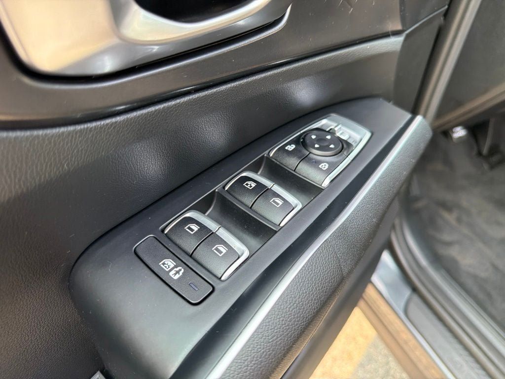 Certified 2023 Kia Sorento LX AWD/4WD image 12