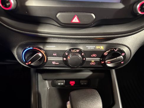 Used 2020 Kia Soul LX FWD image 23