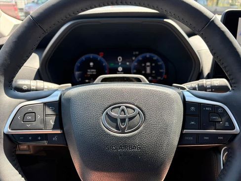Used 2025 Toyota Grand Highlander AWD image 17