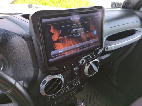 Used 2014 Jeep Wrangler Unlimited Sahara w/ Dual Top Group AWD/4WD image 27