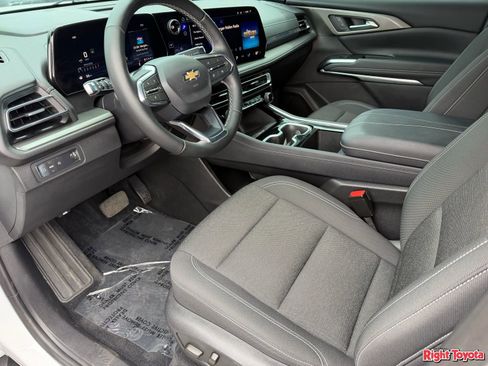 Used 2025 Chevrolet Traverse LT w/ Driver Confidence Package FWD image 20