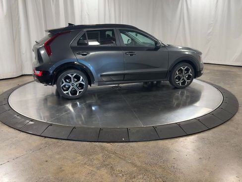 Certified 2025 Kia Niro EX Touring image 2