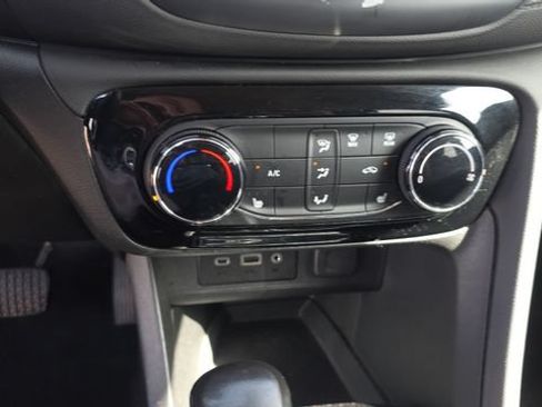 Used 2023 Buick Encore GX Preferred w/ Cold Weather Comfort Package FWD image 21