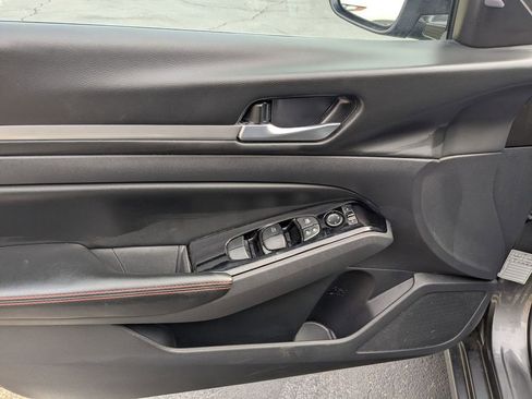 Used 2025 Nissan Altima 2.5 SR image 18