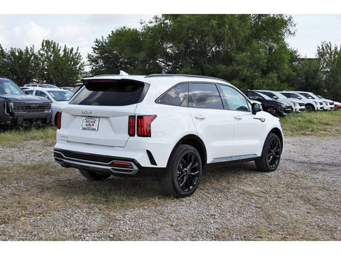 Certified 2023 Kia Sorento SX FWD image 3