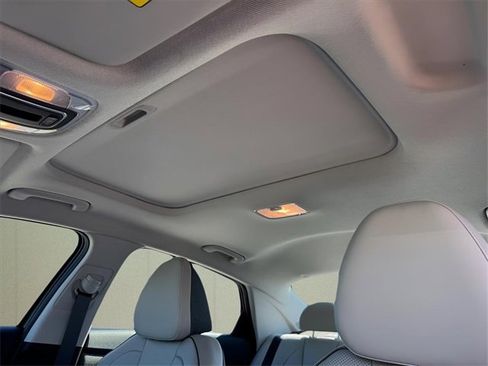 New 2025 Hyundai Elantra Limited image 14