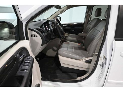 Used 2017 Dodge Grand Caravan SE w/ Power Window Group FWD image 13