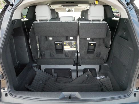 Used 2025 Toyota Sienna XLE w/ XLE Plus Package AWD/4WD image 18