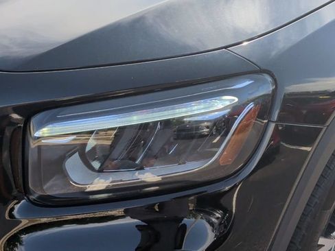 Used 2025 Mercedes-Benz GLB 250 w/ Exclusive Package image 9