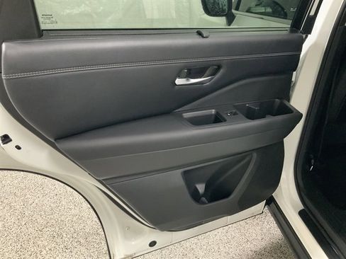 Used 2023 Nissan Pathfinder Platinum image 19