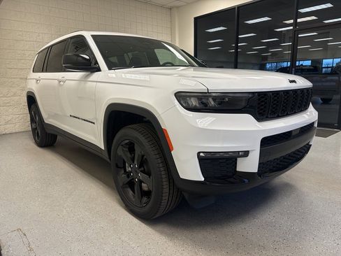 New 2025 Jeep Grand Cherokee L Limited w/ Black Appearance Package image 7