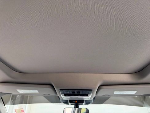 Used 2024 Nissan Rogue SV w/ SV Premium Package FWD image 3