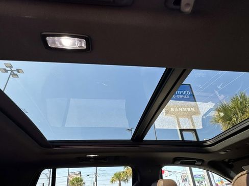 Used 2022 Chevrolet Tahoe High Country image 11