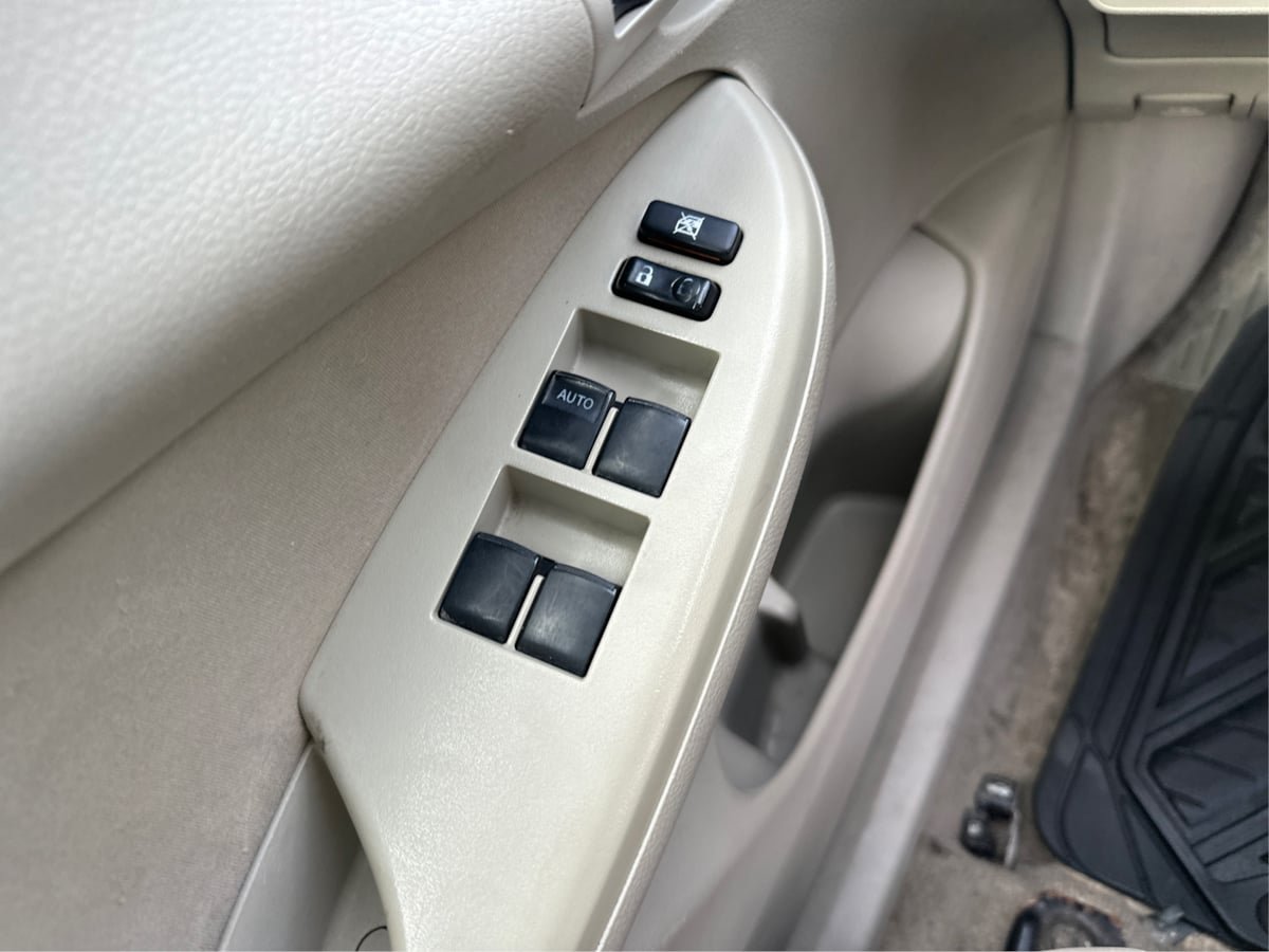 Used 2009 Toyota Corolla LE w/ All Weather Guard Pkg FWD image 11