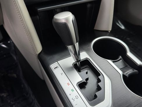 Used 2013 Toyota Camry LE image 18