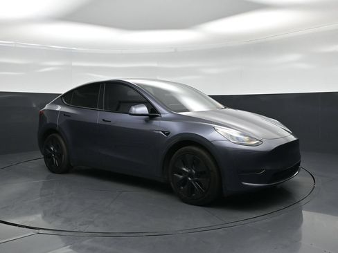 Used 2023 Tesla Model Y Long Range AWD/4WD image 17