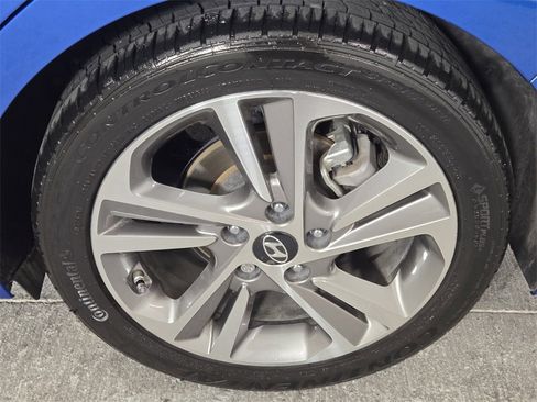 Used 2017 Hyundai Elantra Limited image 13