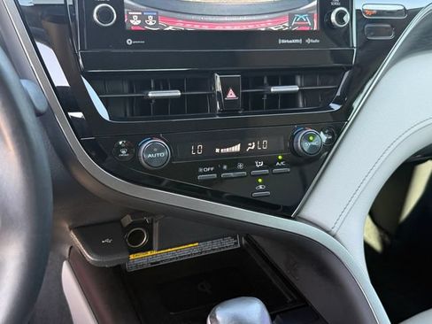 Used 2021 Toyota Camry XLE FWD image 21