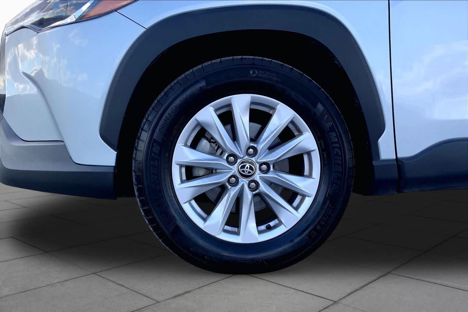 Used 2024 Toyota Corolla Cross LE FWD image 11