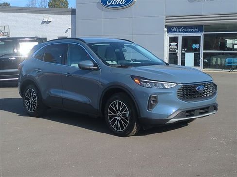 Used 2025 Ford Escape SE w/ Class II Trailer Tow Package image 15