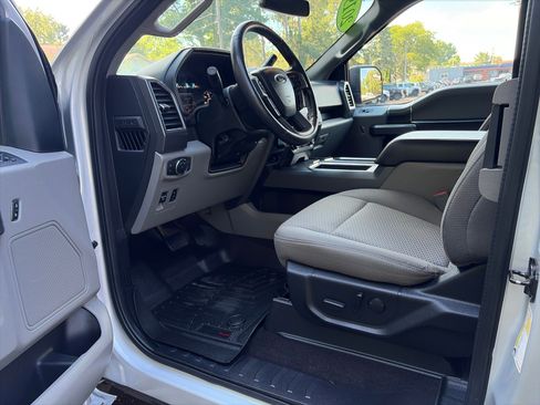 Used 2019 Ford F150 XLT w/ Equipment Group 302A Luxury AWD/4WD image 9