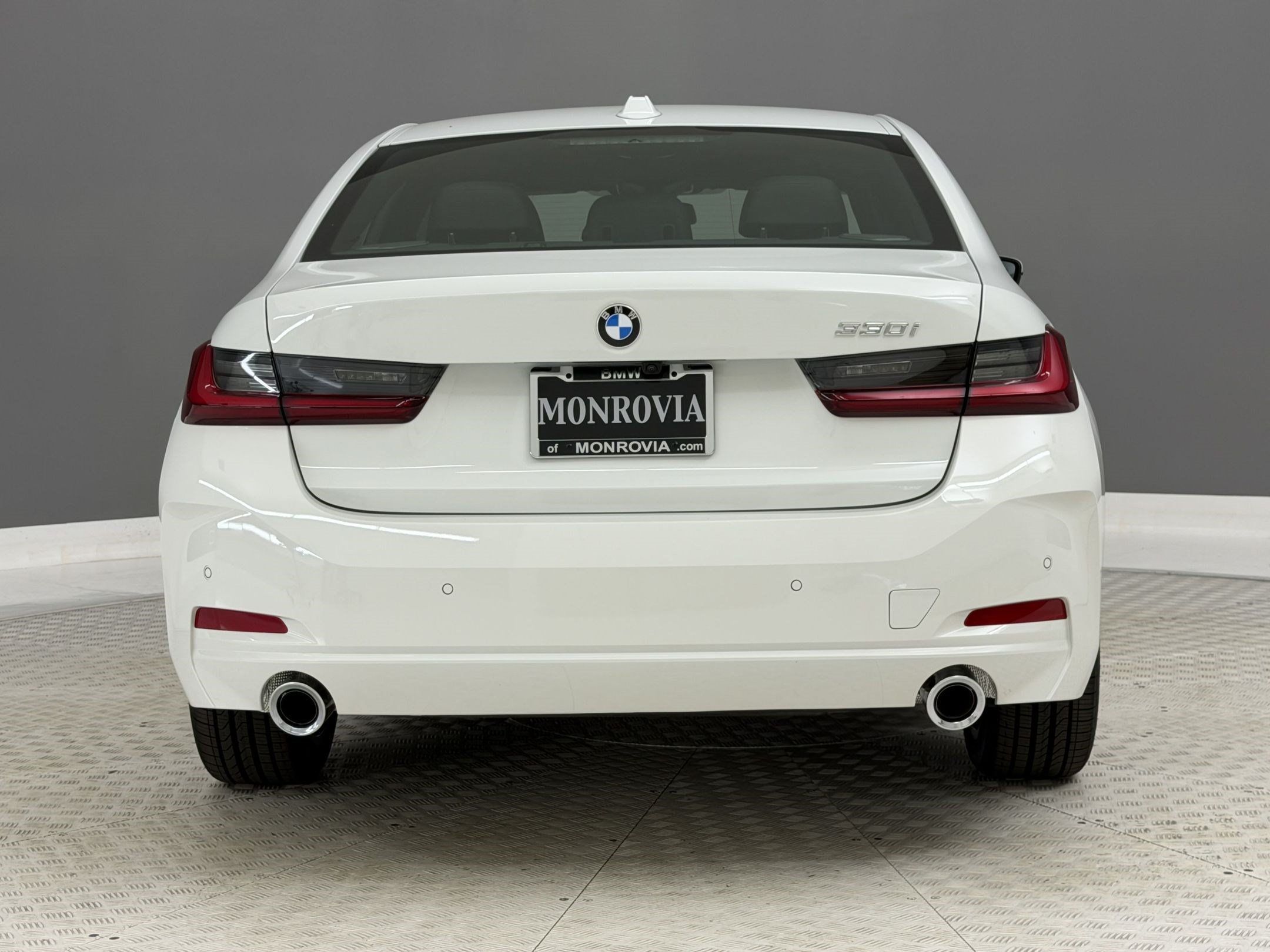 New 2026 BMW 330i Sedan w/ Convenience Package RWD image 10