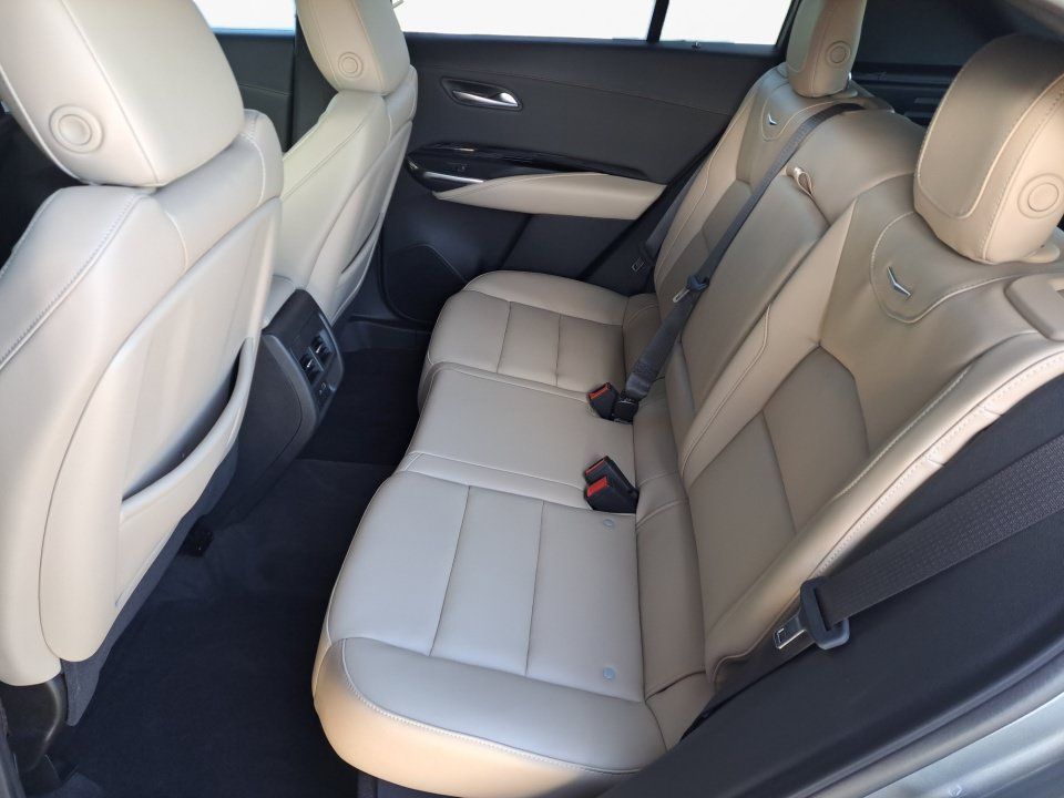Certified 2024 Cadillac XT4 Luxury w/ Cold Weather Package FWD image 12