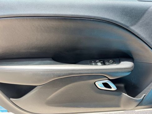 Used 2015 Dodge Challenger R/T RWD image 18