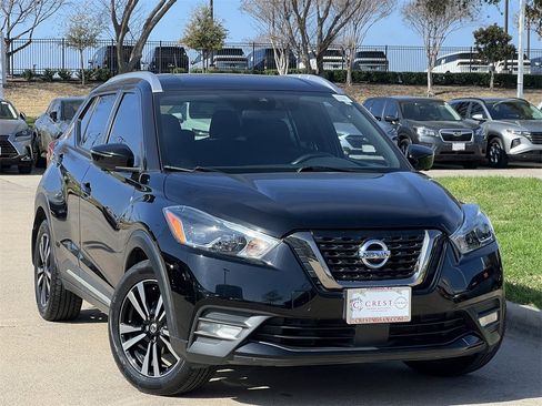 Used 2020 Nissan Kicks SR image 2