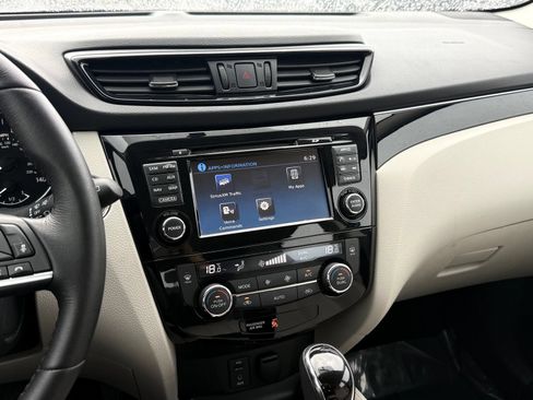 Used 2018 Nissan Rogue Sport SL AWD/4WD image 36