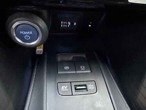 Used 2021 Toyota Venza Limited image 36