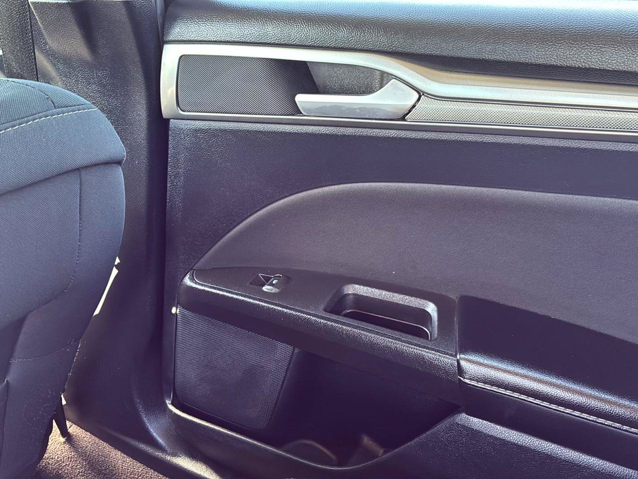 Used 2020 Ford Fusion SE FWD image 25
