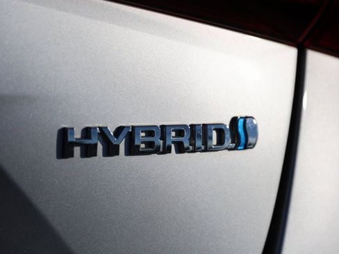 Certified 2022 Toyota Prius LE image 10