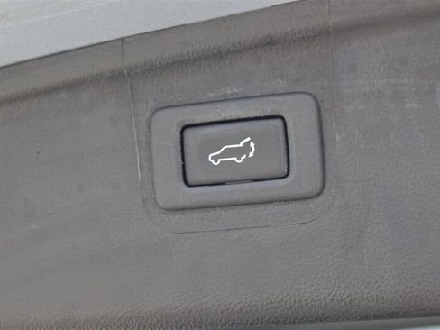 Used 2018 Subaru Outback 2.5i Premium AWD/4WD image 31