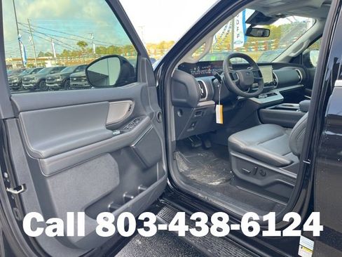 New 2025 Ford Expedition Active image 4