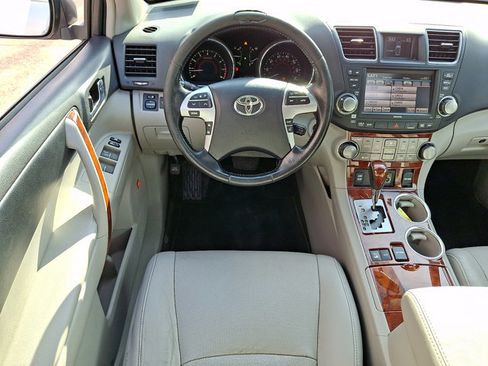 Used 2012 Toyota Highlander Limited w/ Tow Pkg image 13