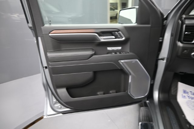 Certified 2024 Cadillac Escalade Sport Platinum w/ LPO, ONYX Package AWD/4WD image 18