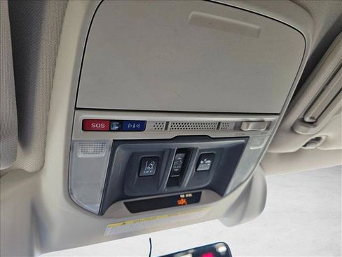 Used 2019 Subaru Forester Premium AWD/4WD image 15