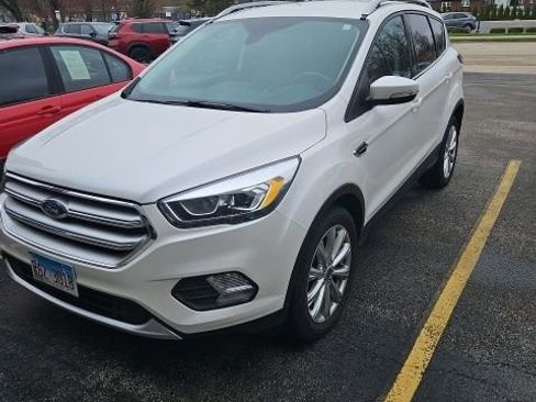 Used 2017 Ford Escape Titanium image 2