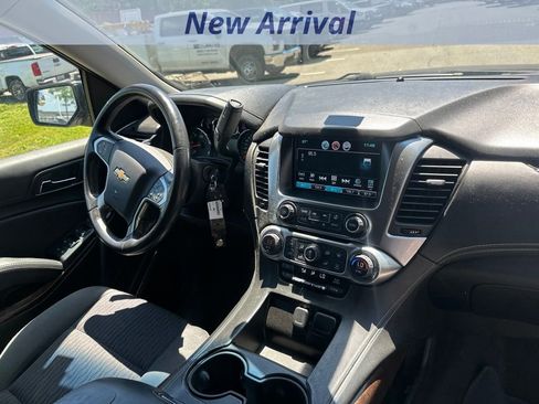 Used 2016 Chevrolet Suburban LS RWD image 3