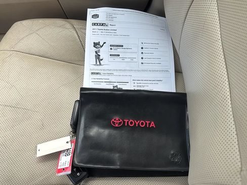 Used 2011 Toyota Avalon Limited FWD image 11
