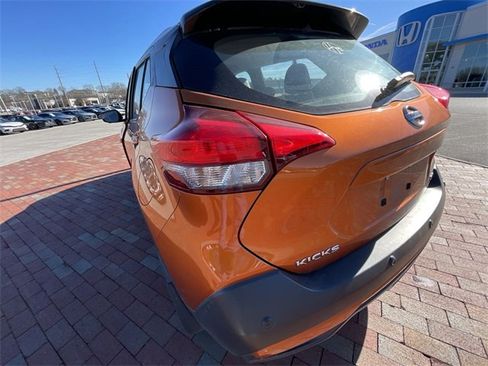 Used 2020 Nissan Kicks SR w/ SR Premium Package image 16