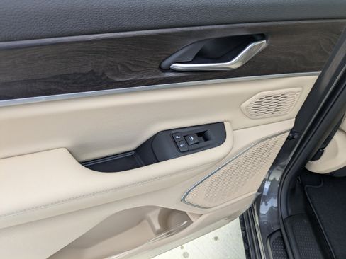 New 2026 Jeep Grand Cherokee L Limited RWD image 14