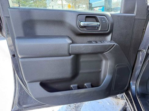 Used 2024 Chevrolet Silverado 2500 Custom w/ Custom Value Package image 6