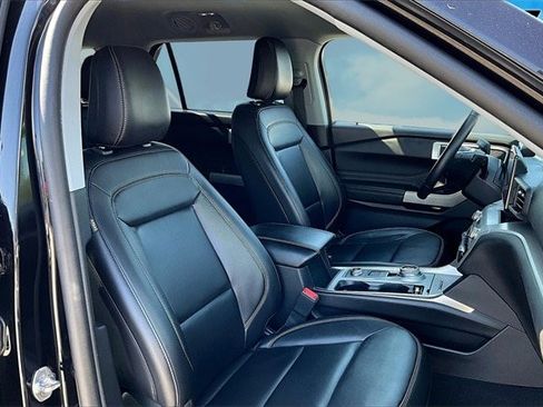 Certified 2023 Ford Explorer XLT w/ Equipment Group 202A image 7