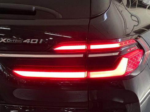 Used 2026 BMW X7 xDrive40i w/ Premium Package image 13