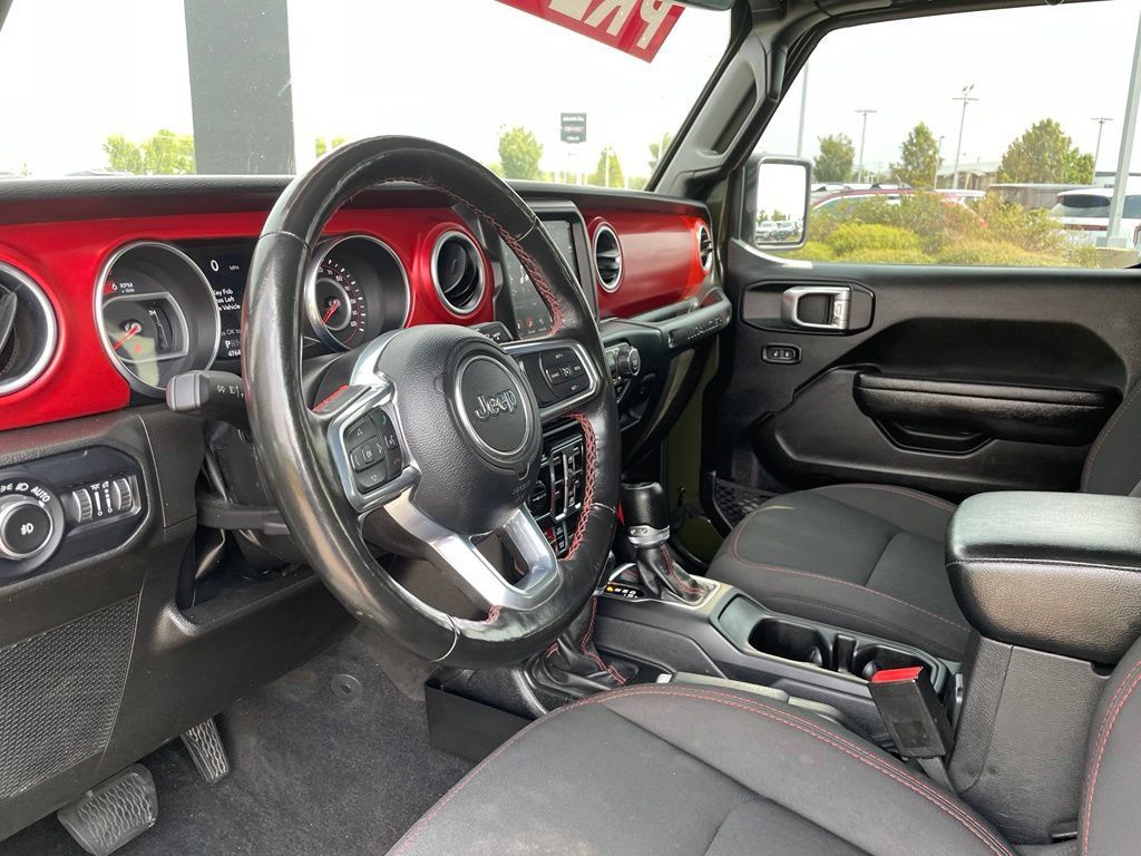 Used 2022 Jeep Wrangler Unlimited Rubicon w/ Cold Weather Group AWD/4WD image 10
