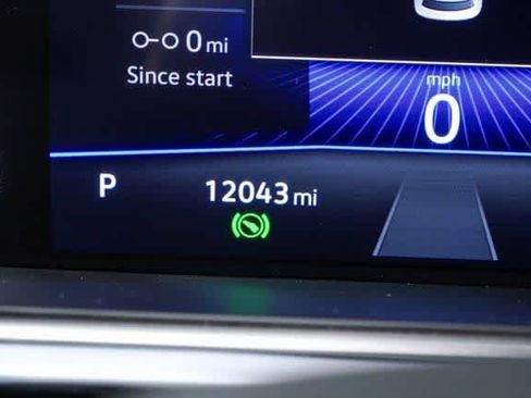 Certified 2025 Volkswagen Taos SE w/ Black Wheel Package FWD image 6