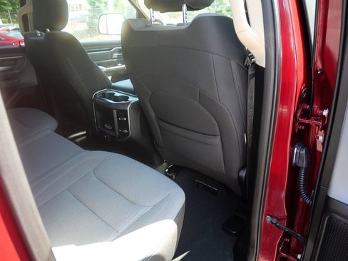 Used 2019 RAM 1500 Big Horn AWD/4WD image 29