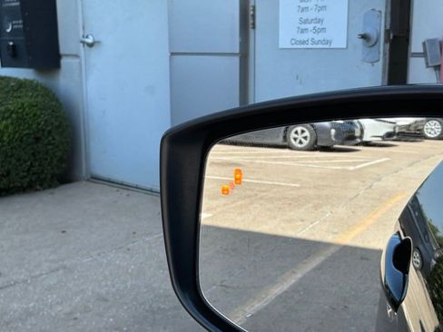 Used 2025 Nissan Versa SV FWD image 19